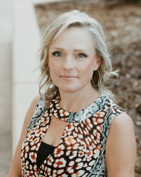 Julie Witkowski Headshot