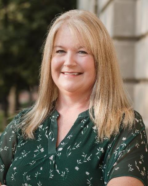 Tanya Geiser Headshot